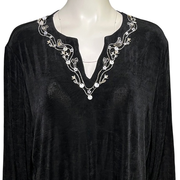 Vikki Vi Liquid Knit Slinky Pullover Tunic Top Size 1X Black Embroidered Beaded - Picture 2 of 8